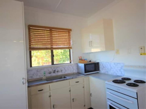QCWA Cheerful Cottage - Airlie Beach - Accommodation VIC 2