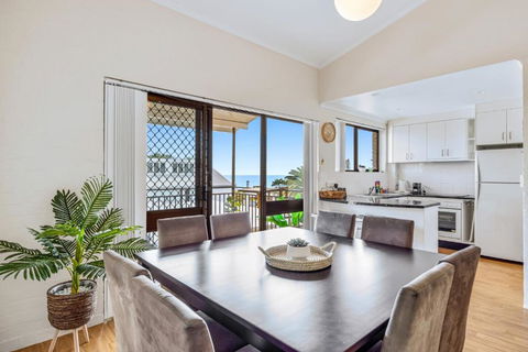 Quaint 2-Bed Beach Abode With Ocean Views - Accommodation VIC 0