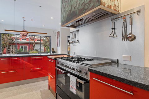 Quaint 4-Bed With Backyard 5-Min To The Beach - Accommodation VIC 2