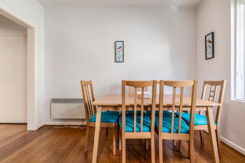 Quaint & Homey Ripponlea Flat - Accommodation VIC 3