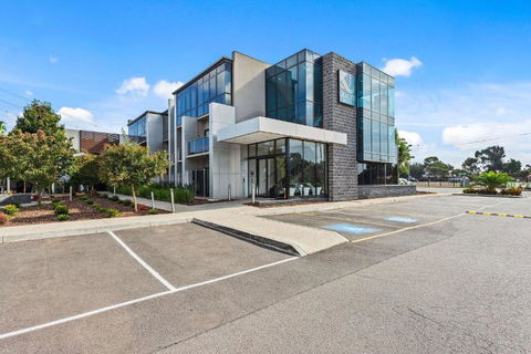 Quality Hotel Taylors Lakes - Accommodation VIC 2