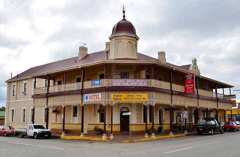 Railway Hotel Motel Peterborough - Accommodation VIC 0