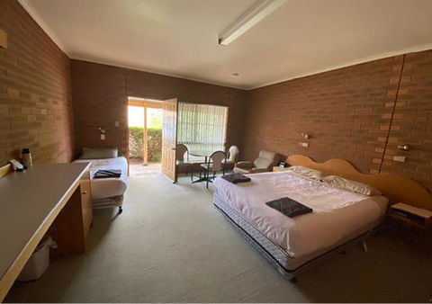 Railway Hotel Motel Peterborough - Accommodation VIC 1