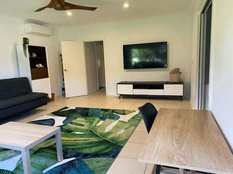 Rainbow Beachhouse - Deluxe, Pristine Location - Accommodation VIC 3