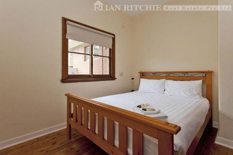 Red Brick Beauty - Central Cottage - Accommodation VIC 2