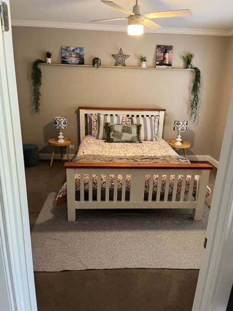 Quiet Family Retreat Getaway - Wildlife Park, Sovereign Hill, Kryall Castle And City At Your Door - Modern House, 8 Guests, 4 Bedrooms, 5 Beds - Accommodation VIC 1