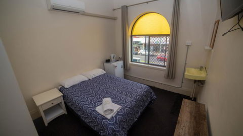 Australian Hotel - Accommodation VIC 2