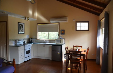 Avoca Cottages VICTORIA - Accommodation VIC 3