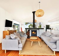 Ayana Beach House - Pet Friendly - Opposite Beach - Accommodation VIC