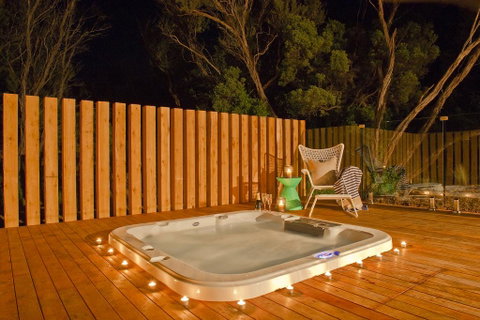 Azure Beach Retreat - Spa Luxury - Accommodation VIC 0