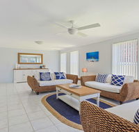 Azure Waters - perfectly positioned with ocean views - Accommodation VIC
