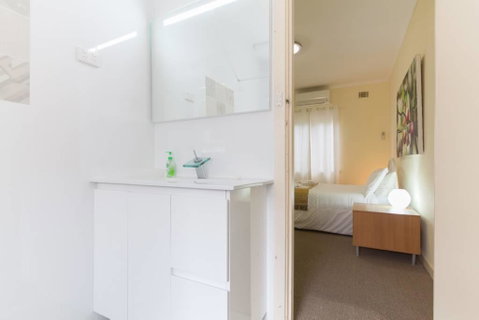 B5 Close To Nedlands, Cafes, Swan River, SCGH & UWA - Accommodation VIC 2