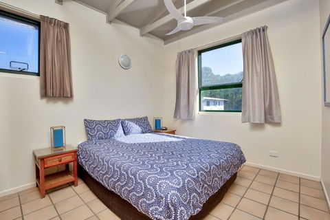 Baden 11 - Rainbow Shores, Couples Beachside Escape, Aircon, Pools - Accommodation VIC 3