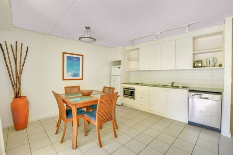 Baden 61 - Rainbow Shores, Air Conditioned Unit, Walk To Beach, Pool, Tennis Court - Accommodation VIC 3
