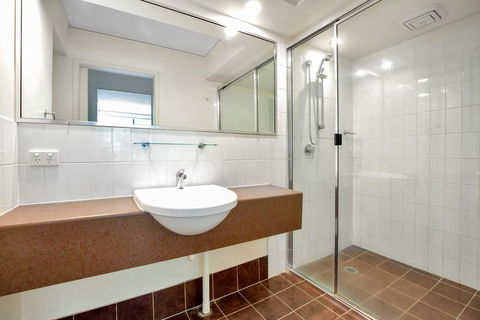 Baden 61 - Rainbow Shores, Air Conditioned Unit, Walk To Beach, Pool, Tennis Court - Accommodation VIC 2
