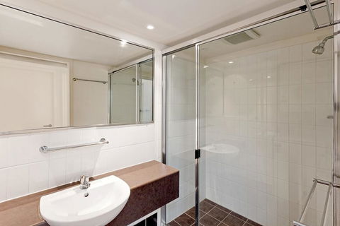 Baden 74 - Rainbow Shores, Top Floor, Air Conditioned Unit, Walk To Beach - Accommodation VIC 2