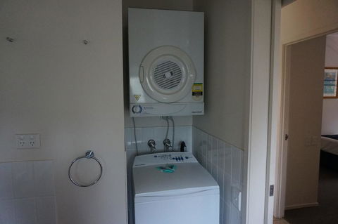 Baden 80 - Rainbow Shores, Air Conditioned Unit, Top Floor, Walk To Beach - Accommodation VIC 1
