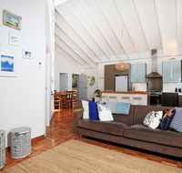Balena  Culburra - Pet Friendly - 1 Min Walk to Beach - Accommodation VIC