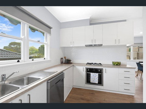 BALLARAT CLOSE 2 CBD + HOSPITAL+3BR HOME+NETFLIX + WiFi + Gift - Accommodation VIC 3