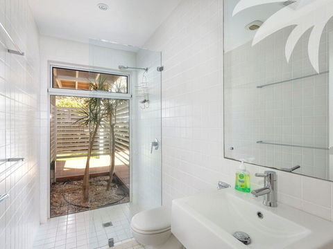Banksia - Accommodation VIC 2