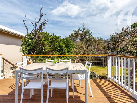 Banksia - Accommodation VIC 3
