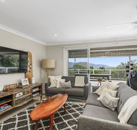 Barefoot Top Floor 32 Skyline Crescent Crescent Head - Accommodation VIC