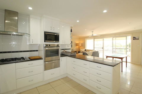 Barefoot, 32 Skyline Crescent, Crescent Head - Accommodation VIC 2