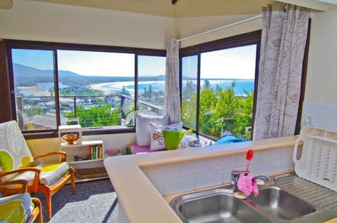 Barrels Beach House, 28 Dulconghi Street - Accommodation VIC 3