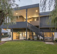Bay View Retreat - Stunning Ocean Views and 300 metres To Beach - Accommodation VIC