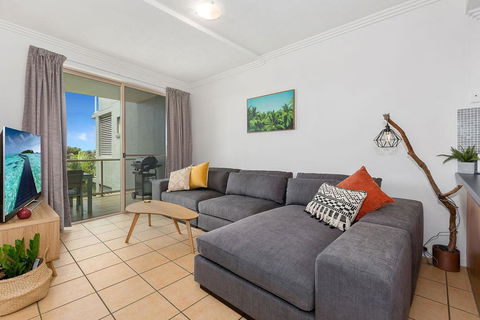 BEACH BLISS LUXURIOUS APARTMENT With POOL - Accommodation VIC 3