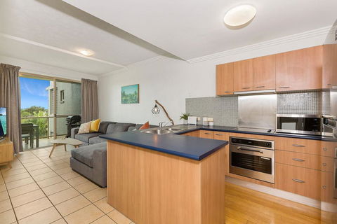 BEACH BLISS LUXURIOUS APARTMENT With POOL - Accommodation VIC 1