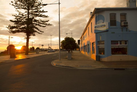 Beach Hotel - Accommodation VIC 0