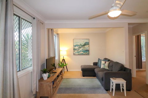 Beach Side Cottage At Blacksmiths - Accommodation VIC 3