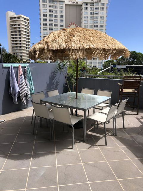 Beach Side Ocean Burleigh Heads 3 Bedroom Family Accomodation - Accommodation VIC 1
