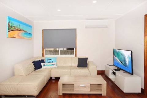 BEACH, SHOPS & FABULOUS VACATION HOME! - Accommodation VIC 3