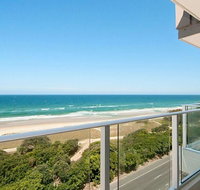 Beachfront Apt Main Beach - Accommodation VIC