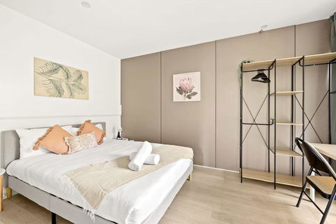 Relaxed Queen Room - Serene Spot At Pymble - Shared Bathroom - Accommodation VIC 1