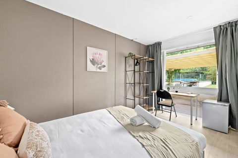 Relaxed Queen Room - Serene Spot At Pymble - Shared Bathroom - Accommodation VIC 2