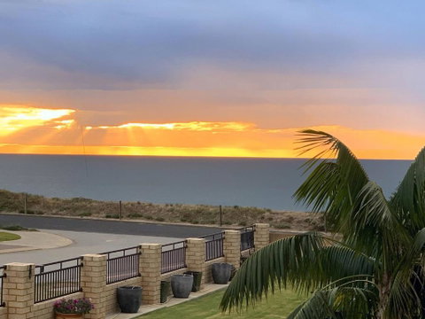 Relaxing Getaway Beachfront Access Multi Family Pets Mandurah - Accommodation VIC 1