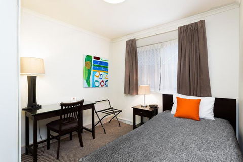 Redcliffe Motor Inn - Accommodation VIC 1