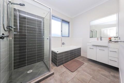 Redcliffe - Accommodation VIC 2