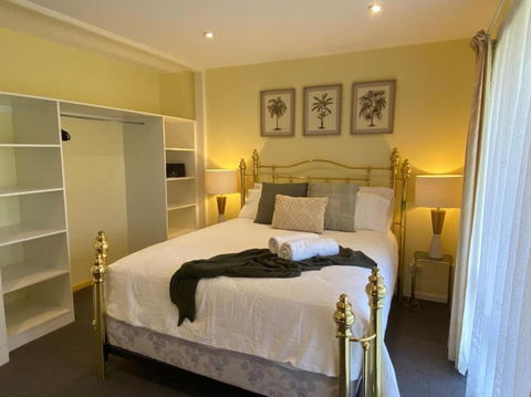 Reel & Relax: 3BR Beach House - Fish, Swim, Surf - Accommodation VIC 2