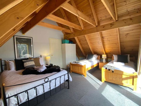 Reel & Relax: 3BR Beach House - Fish, Swim, Surf - Accommodation VIC 3