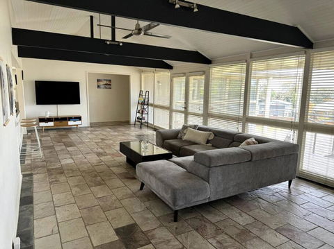 Relax, Resort Style - Accommodation VIC 2
