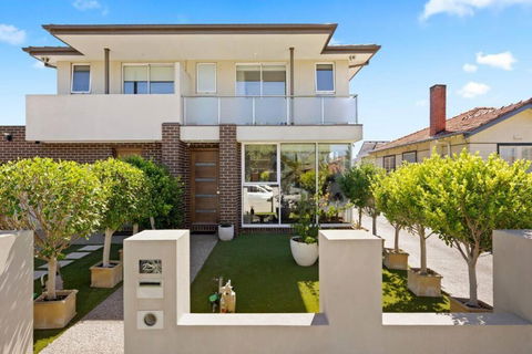 Renovated Bright Modern Retreat - Accommodation VIC 0