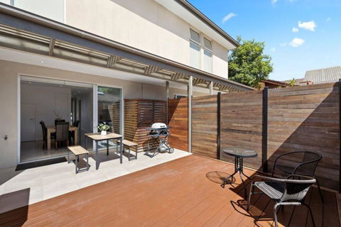 Renovated Bright Modern Retreat - Accommodation VIC 3