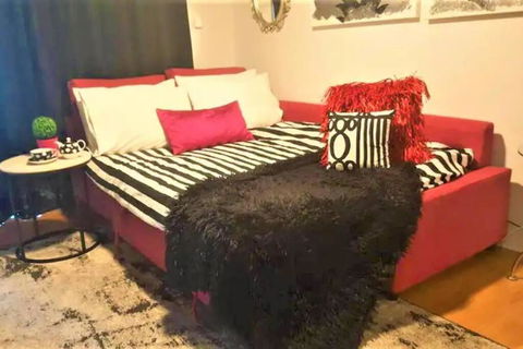 Retro Chic Vibes, Tropical Pool & Prime Location - Accommodation VIC 1