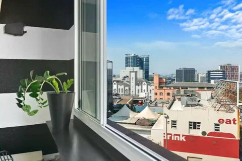 Retro Chic Vibes, Tropical Pool & Prime Location - Accommodation VIC 2