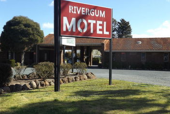 Rivergum Motel with Accommodation VIC