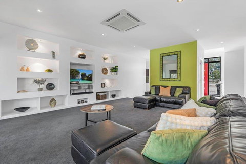 Riverlyne - Riverfront Holiday Home - Accommodation VIC 2